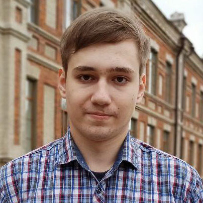 Моё фото на фоне первого курпуса БГТУ